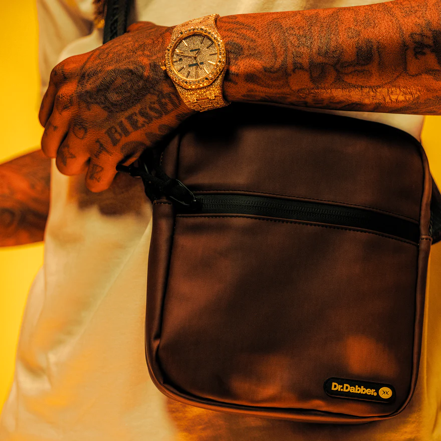 Khalifa Kush XS Vaporizer with Color-Changing Technology and Matching Bag